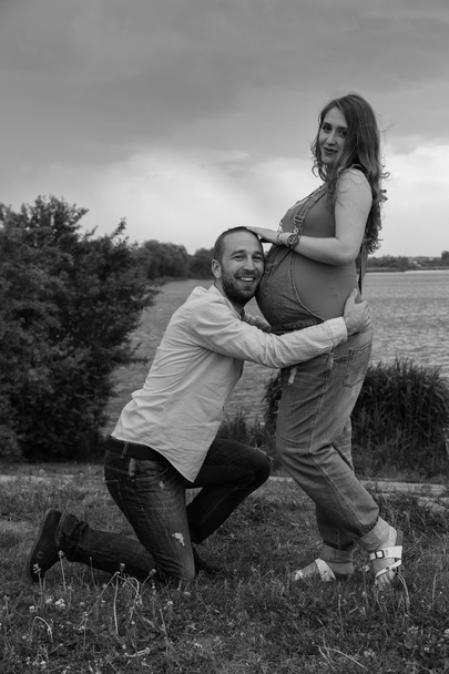 Pregnant woman with husband - Фото, изображение