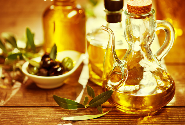 Olajbogyó és szűz olívaolaj - Fotó, kép