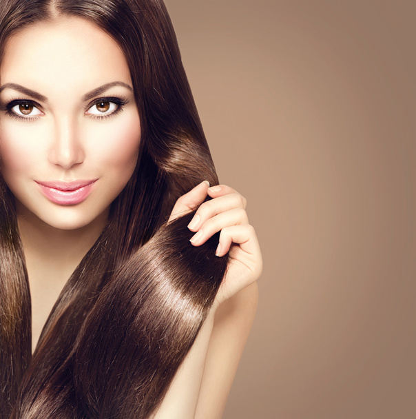 girl with healthy brown hair - Foto, Imagen