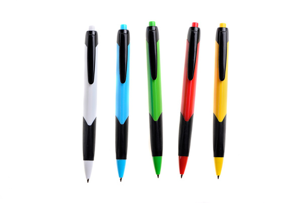 penne colorate su sfondo bianco isolato
 - Foto, immagini
