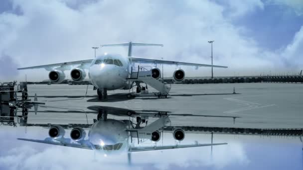 Airplane állandó repülőtéren dokkoló - Felvétel, videó