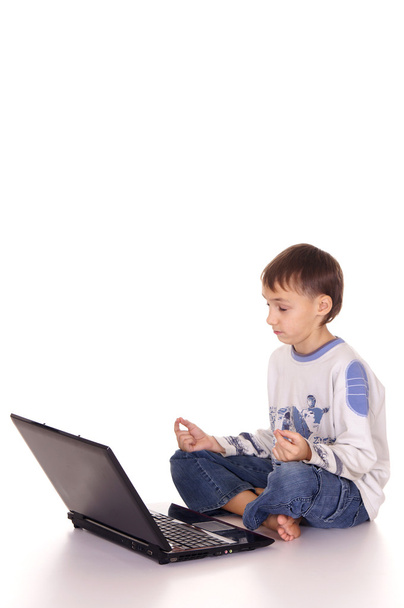 Little boy and laptop - Fotografie, Obrázek