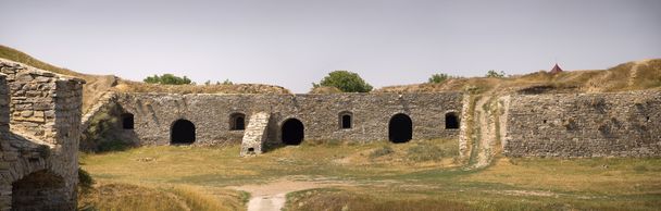 Defesas antigas muralhas Fortaleza de Kamenetz-Podolsk
 - Foto, Imagem
