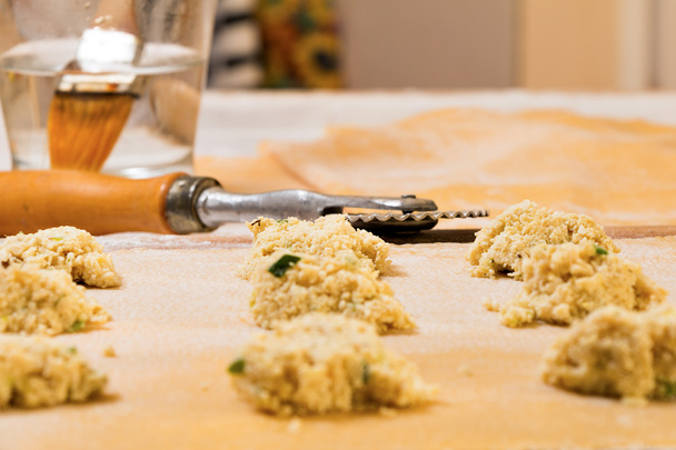 huisgemaakte pasta (ravioli) - Foto, afbeelding