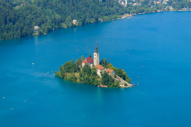 Meer van Bled en het eiland met de kerk zomer  - Foto, afbeelding