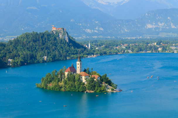 Lago di Bled e l'isola con la chiesa estiva
  - Foto, immagini