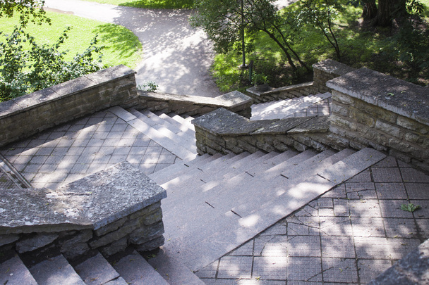 Escadas feitas de pedra
 - Foto, Imagem