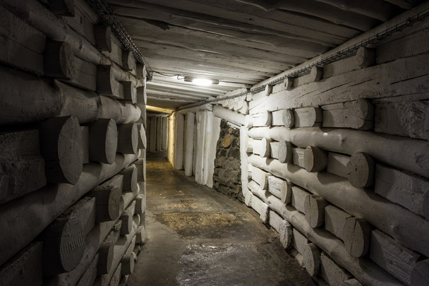 підземний тунель шахти
 - Фото, зображення