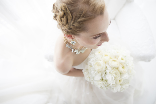 Kavkazská nevěsta fotografoval shora na odiv její vlasy - Fotografie, Obrázek