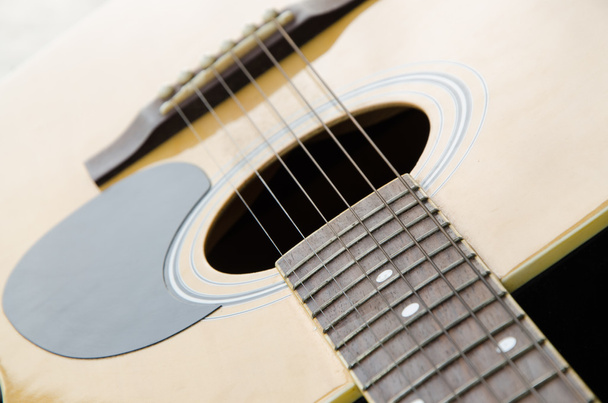 Guitarra madera
  - Foto, Imagen