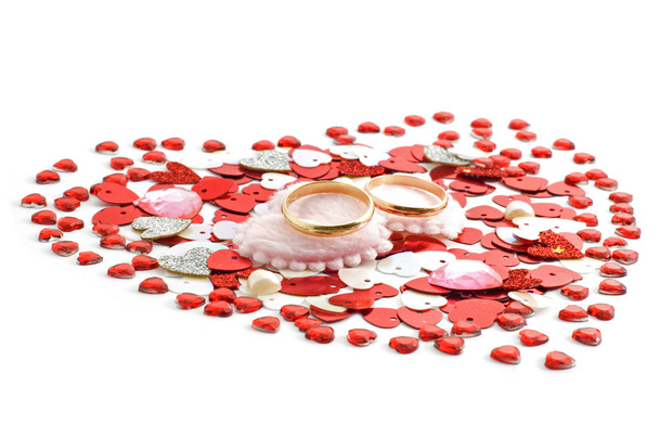 Wedding rings on the heart - Foto, imagen