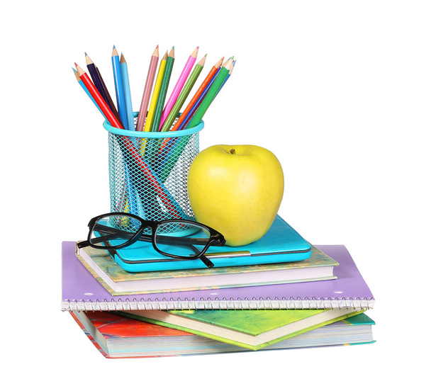 De volta à escola. Uma maçã, lápis de cor, bandeira americana
 - Foto, Imagem