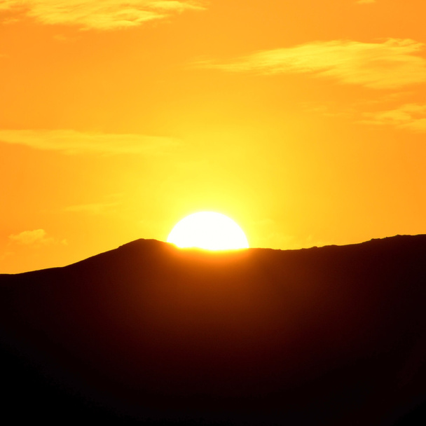 Coucher de soleil sur les collines
 - Photo, image
