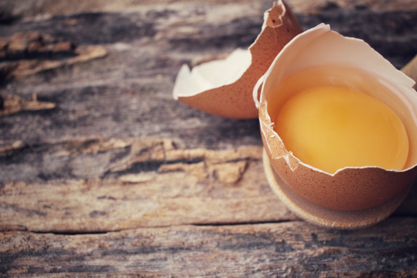Huevos crudos
 - Foto, Imagen