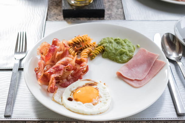 Desayuno inglés en la mesa
 - Foto, Imagen