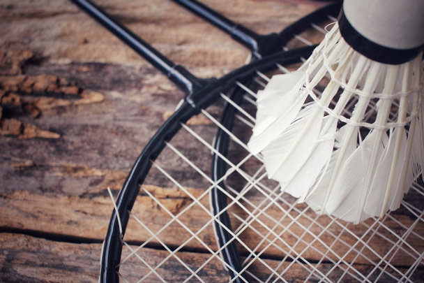 Shuttlecocks with badminton racket. - Fotoğraf, Görsel