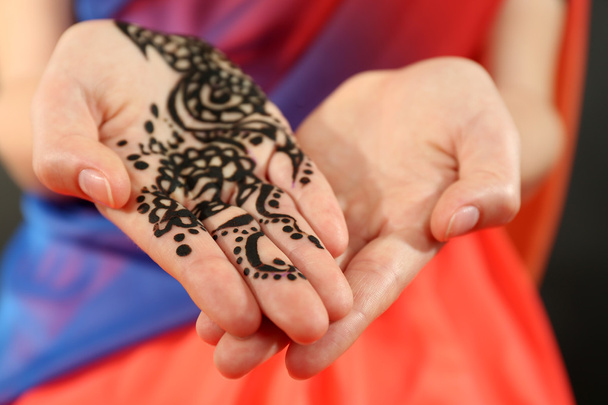 Image of henna on female hand - Foto, afbeelding