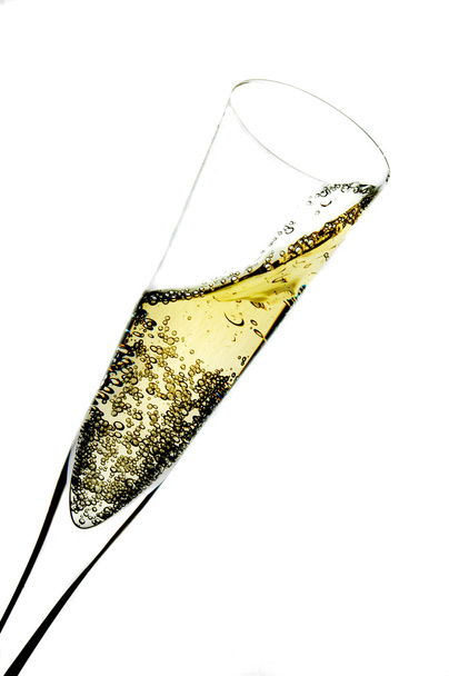 Glas champagne geïsoleerd op wit - Foto, afbeelding