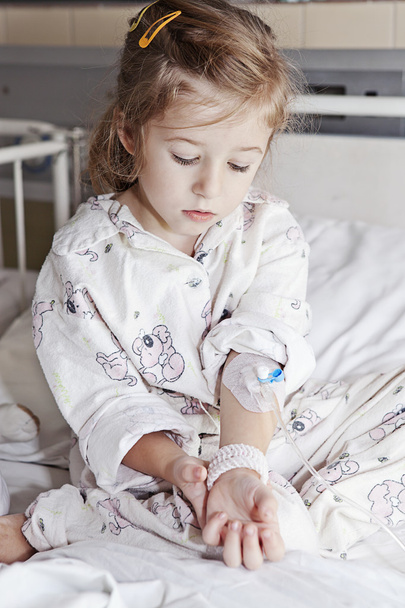 Sick girl in hospital - Photo, Image