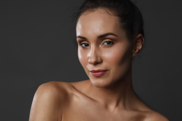 beautiful young woman with healthy face and clean skin  - Foto, afbeelding