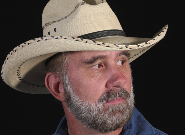 egy ember, egy szürke szakálla a cowboy fehér szalmakalap - Fotó, kép