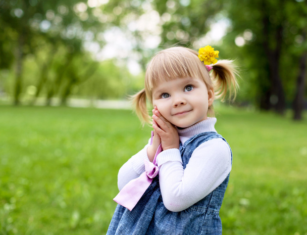 Portrait of a little girl outdoors - Fotografie, Obrázek