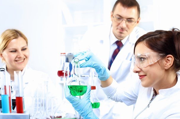 wetenschappers in laboratorium - Foto, afbeelding