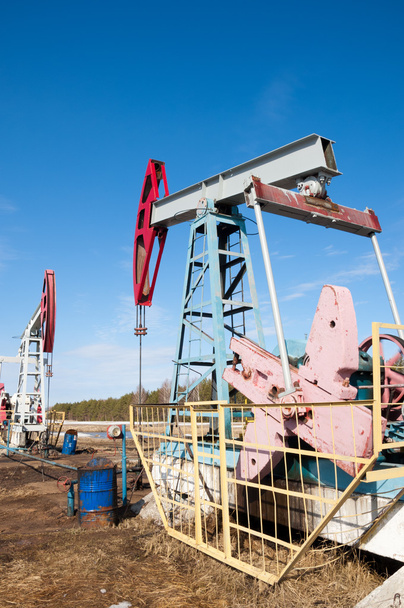 Ölpumpen. Ausrüstung der Ölindustrie. Strahlpumpeinheit Öl und Gas - Foto, Bild