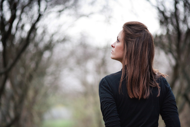 Beautiful young woman outdoor portrait - Fotoğraf, Görsel