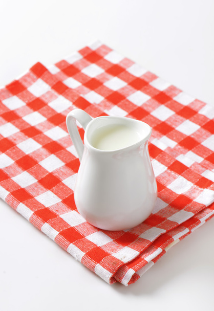 a friss tej kancsó - Fotó, kép