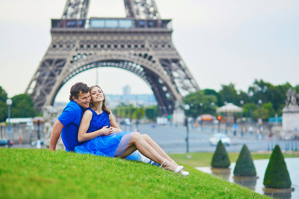 Romantic dating couple in Paris - Фото, зображення