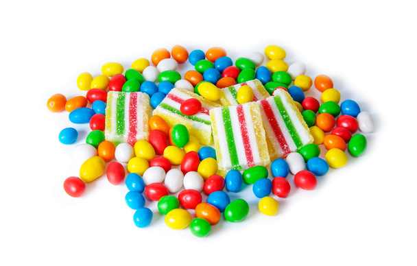 Красочные конфеты и мармелад изолированы на белом
 - Фото, изображение