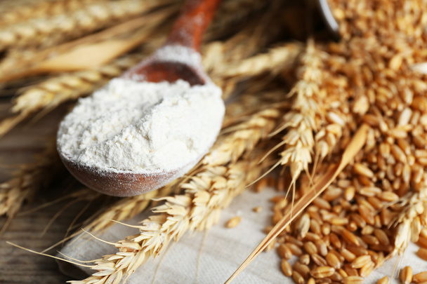 Flour and wheat on wooden table, closeup - Fotoğraf, Görsel