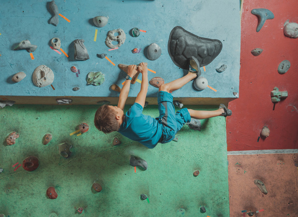 Climber boy exercises in gym - Foto, Imagen