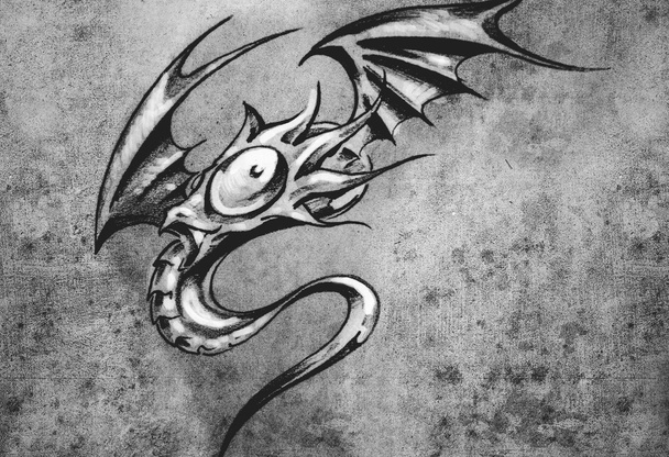Pequeño dragón gracioso. Bosquejo de arte del tatuaje, elegante monstruo de fantasía
 - Foto, Imagen