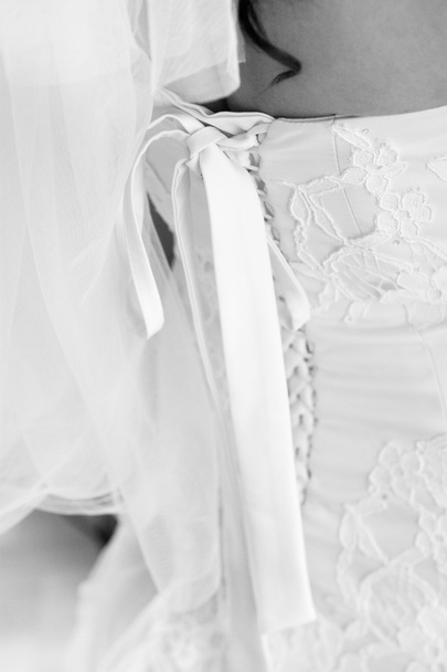 laços de espartilho de dama de honra em um vestido de casamento
. - Foto, Imagem