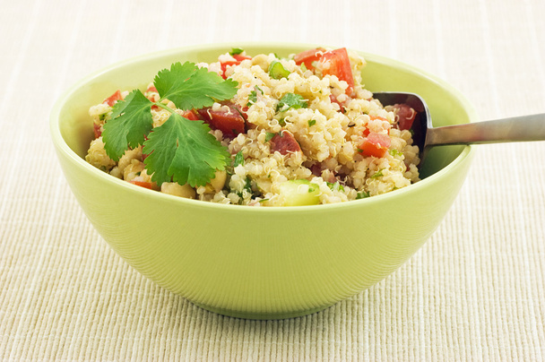 gesunder Quinoa-Salat - Foto, Bild