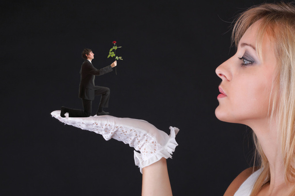 Man giving beautiful blonde woman a rose - Φωτογραφία, εικόνα