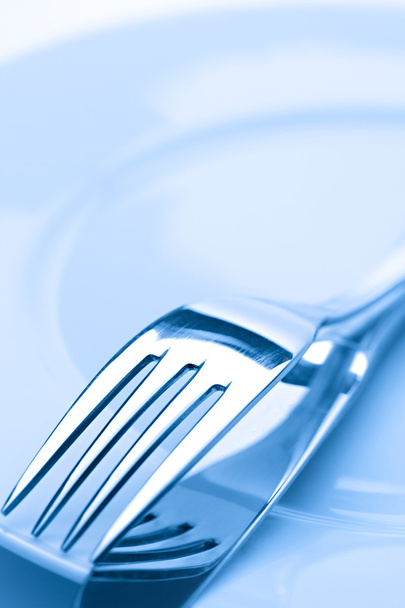Two forks on a plate - Фото, зображення