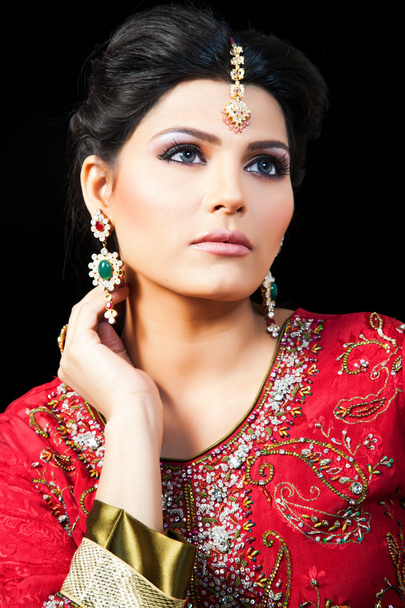 Portrait of a beautiful Indian bride - Φωτογραφία, εικόνα