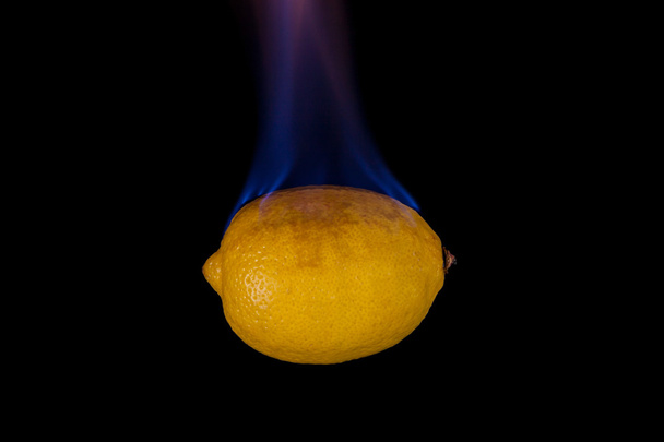 Lemon on fire - Φωτογραφία, εικόνα