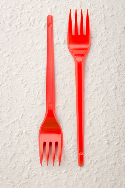 Red plastic forks - Fotografie, Obrázek