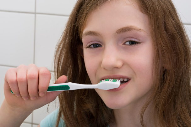 Girl Brushing Teeth - Фото, изображение
