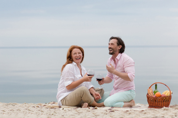 Middle-aged couple in picnic - Zdjęcie, obraz
