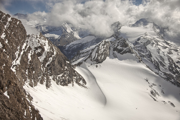 Winters tafereel in de Alpen, permanente sneeuw en ijs caps in Kaprun - Zell am See gebied, Oostenrijk - Foto, afbeelding