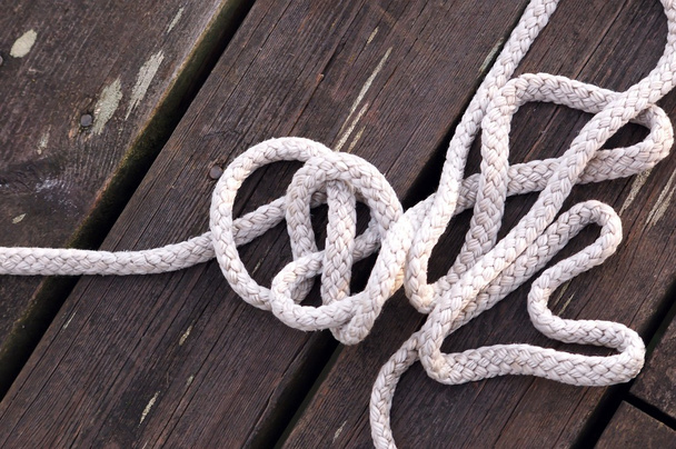 Мотузка з краваткою ізольована на білому тлі
 - Фото, зображення