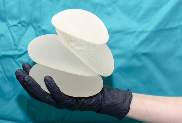 Implantes mamarios de silicona
 - Foto, Imagen