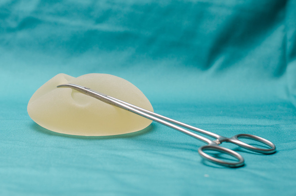 Implants mammaires en silicone
 - Photo, image