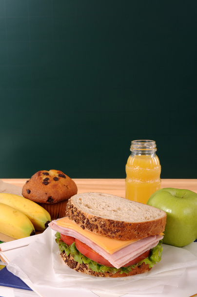 Almuerzo escolar con pizarra
 - Foto, imagen