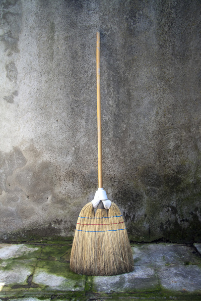 Broom over a grunge background - Foto, afbeelding